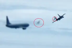 不再惯着：歼16横切P8A侦察机，还抛洒干扰弹，央视公开现场录像图片