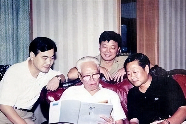80年代家喻户晓的女演员，嫁给军委副主席儿子，离婚后混得如何？