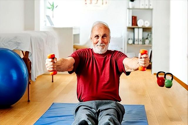 锻炼越多越早死？医生警告：这3种运动	。中老年人别再拼命做了！