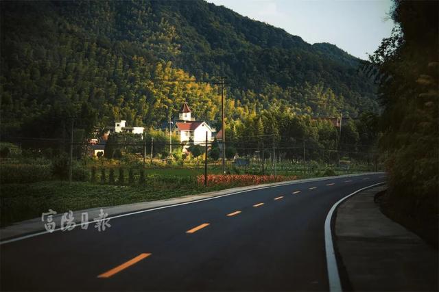 绝了！富阳这条公路，颜值爆表！是时候出动了！