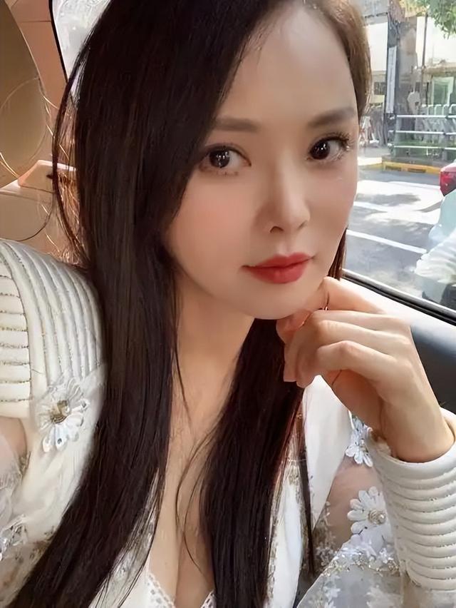 伊能静好真实，大胆展示自己脸上针孔，为了变美也是不容易啊