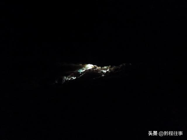 探险贵州深山原始溶洞，遇见一个躲匪洞、一座红军坟