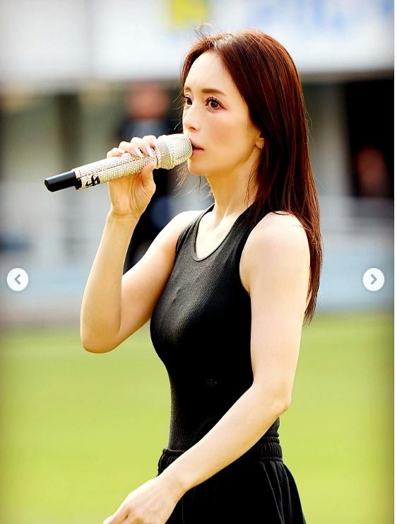 滨崎步最新彩排照曝光，身材纤细肌肉紧致，美得越来越像杨幂？