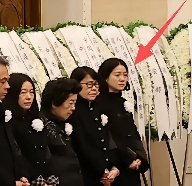 杨振宁去世仅半月，翁帆近况曝光，入职清华没编制，杨光诺没说错