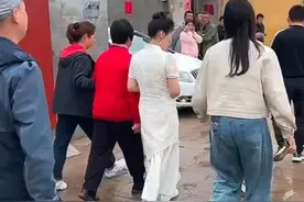 小红和云飞今天回男方家回门了，快来看看云飞回门全过程，好热闹图片