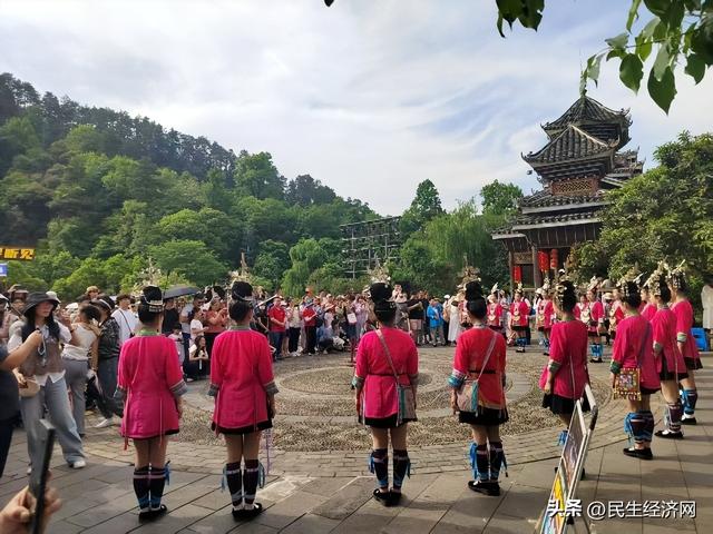 八方游客黎平肇兴侗寨共七夕千年浪漫鹊桥会