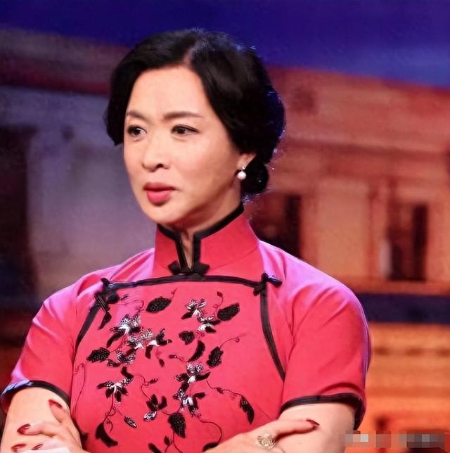面相变了！逃到国外半年多，58岁金星近照曝光，早年风光已然不再