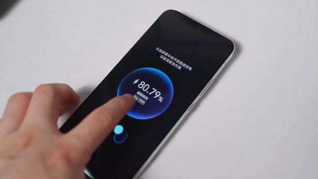 骁龙8至尊版+1.5K直屏+IP69防水！荣耀新机让友商很难受