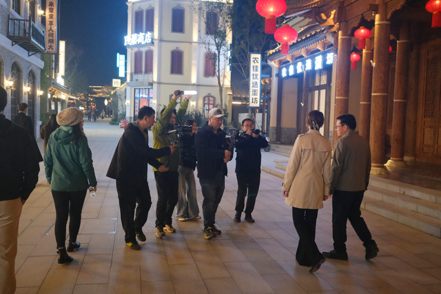 临沂要上央视啦！《与经济学家去旅行》节目近日来到了临沂取景拍摄