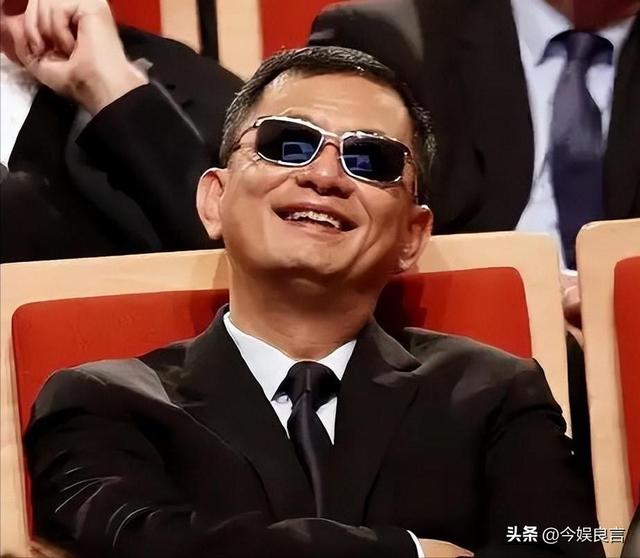 陪玩陪睡仅冰山一角！集体开嫖、舔手指、互撕，"圈中内幕"太荒唐