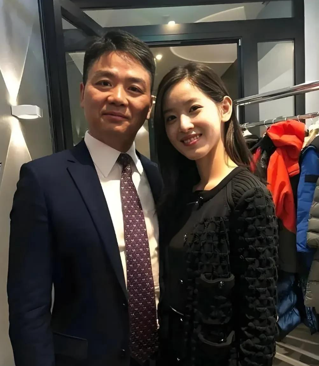 刘强东没想到，离过年不到2月，章泽天走上了和田朴珺一样的路