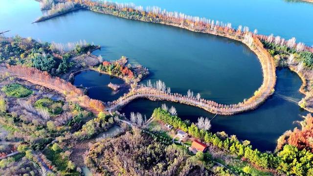 孟津区：黄河小浪底下游河岸别样冬韵