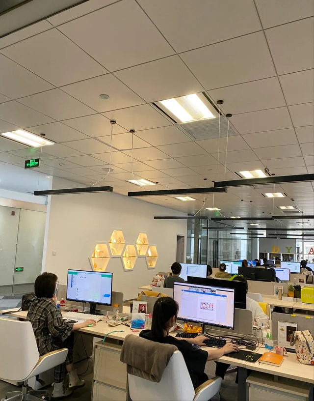 告诉大家一个坏消息：上海、广州出现3大怪象，正在蔓延，需深思