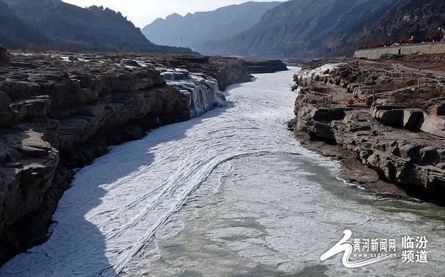 吉县壶口瀑布现流凌封河景观