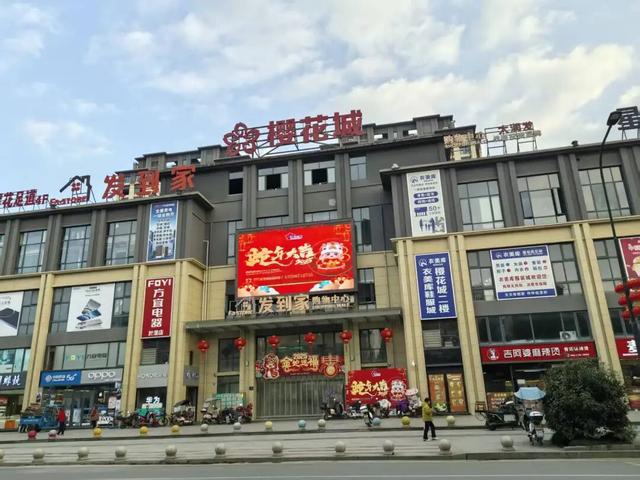 昌化人，看场电影需要跑於潜