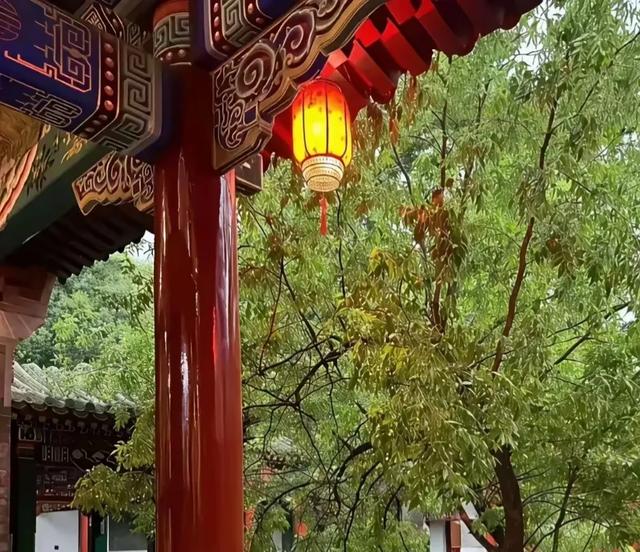 李湘北京小院一角闲适氛围拉满，王诗龄会是这份家业的唯一主人！