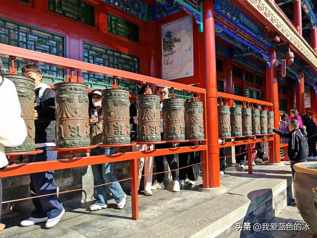 参观北京恭王府，过去一直觉得这是小景点，没想到游客居然这么多