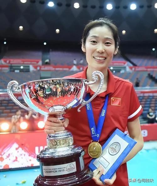 女排名将朱婷：身高1米98，父亲想让她嫁个比他高的，不嫁外国人