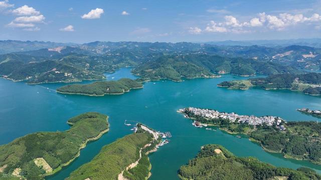 夏天22℃的小城，真能托付晚年吗？有人留下有人离开！