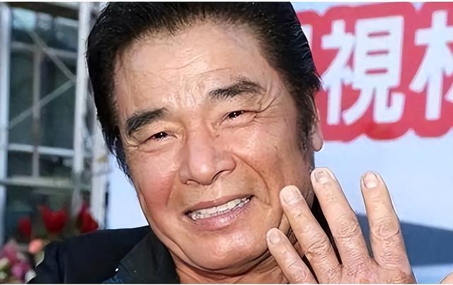 “6个老婆”同住一屋，每人每月7万零花钱，71岁又娶第七房小娇妻