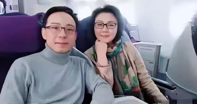 至今未婚未育，身边却有男人陪了近27年！59岁的她才是真人间清醒