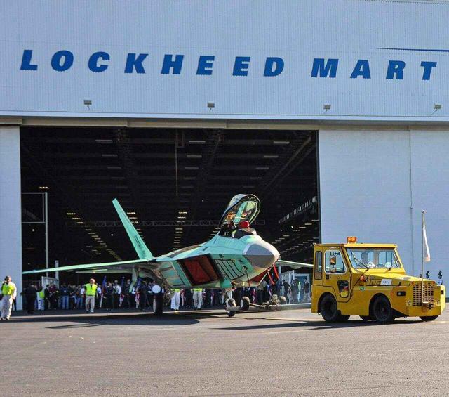 战略收缩是谎言？特朗普削减军费未果，军工复合体一招让他低头！