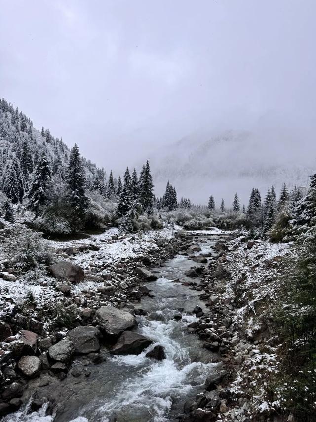 达古冰川下雪啦！雪域浪漫+烟火温柔，攻略请收好！