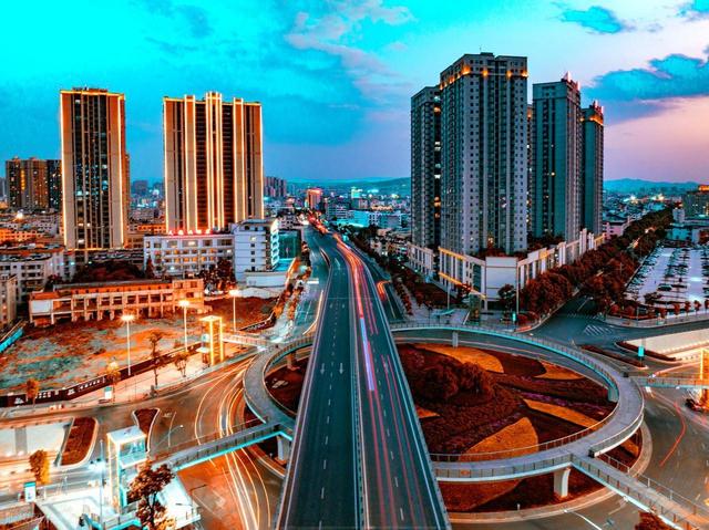 云南省下一个“昆明”，不是红河也不是玉溪	，而是这座低调的城市