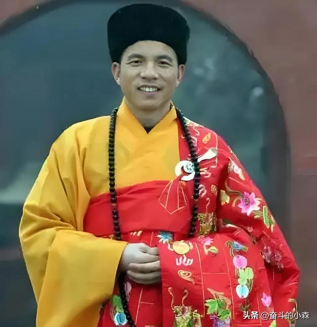 李湘不再隐忍,公开坦白与释永信的关系,黑丝亲吻照终于真相大白