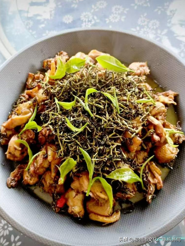 跟着AI游三江丨一口酸，一碗茶，一场宴，吃懂三江侗寨的人间烟火！