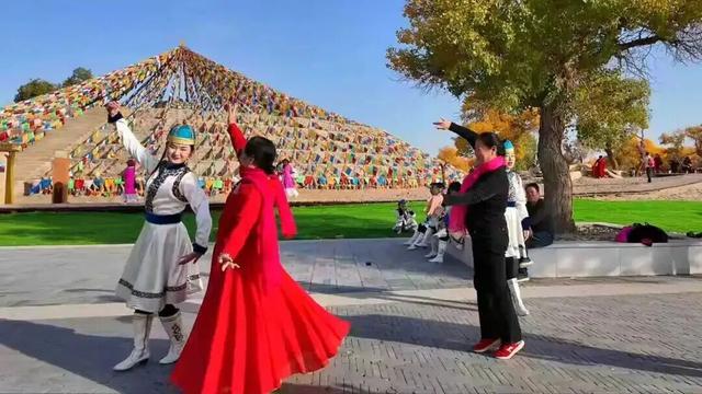 胡杨林里不止美景！沉浸式文化体验感拉满，游客互动超带感