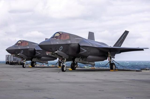 又让张召忠说中了？东拼西凑550亿建的2艘航母	，如今彻底成为累赘