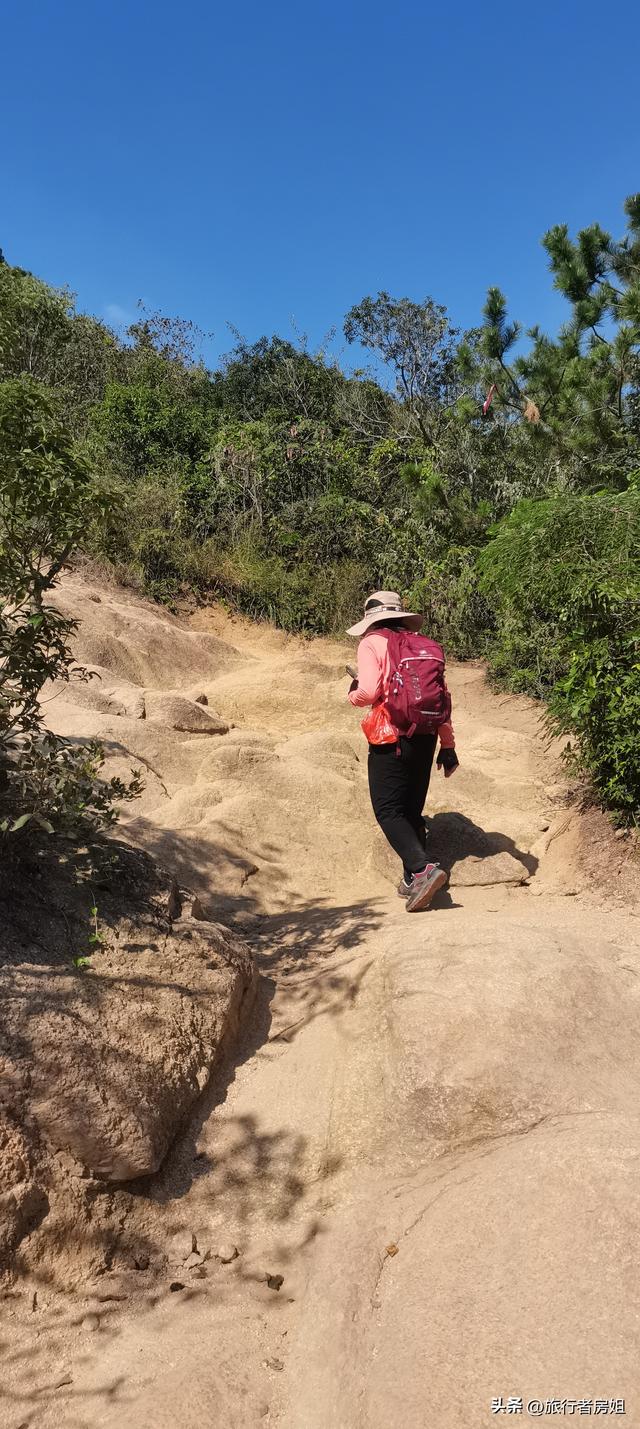 苏州大焦山不高的山峰却走出惊险之感，拍出了大片之作
