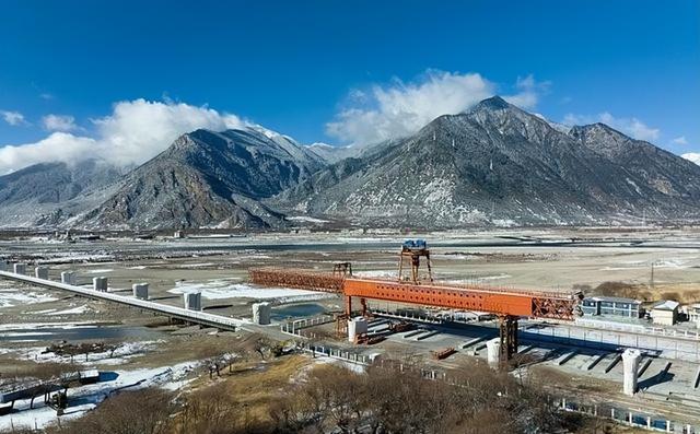 中国又一超级工程！砸3600亿在世界屋脊玩过山车，堪称基建天花板