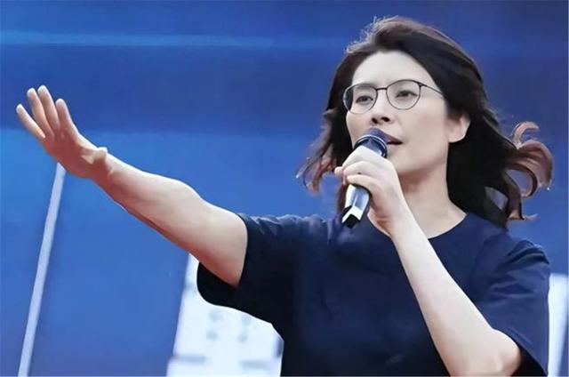 登机赴京前，郑丽文做出第一波任命，统派被重用，朱立伦宣布大事