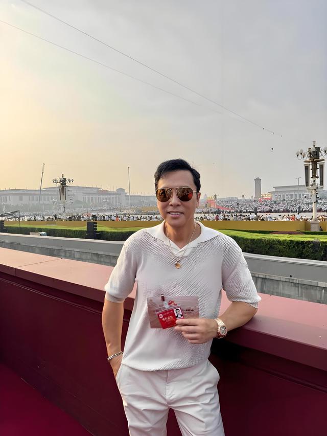 香港歌手张明敏：我69岁也不红了，受邀参加“93阅兵”很激动