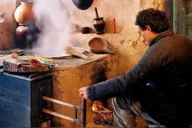 父亲做上门女婿窝囊半生，这一年我把父亲带走，母亲急了！图片