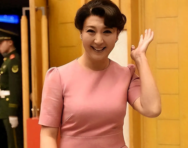 一级演员闫学晶塌房	，她做错了两件事