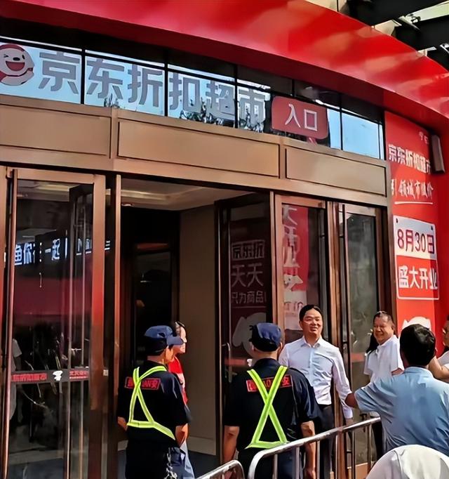 新型“销金窟”，赚走打工人2000亿，就连刘强东也入局了