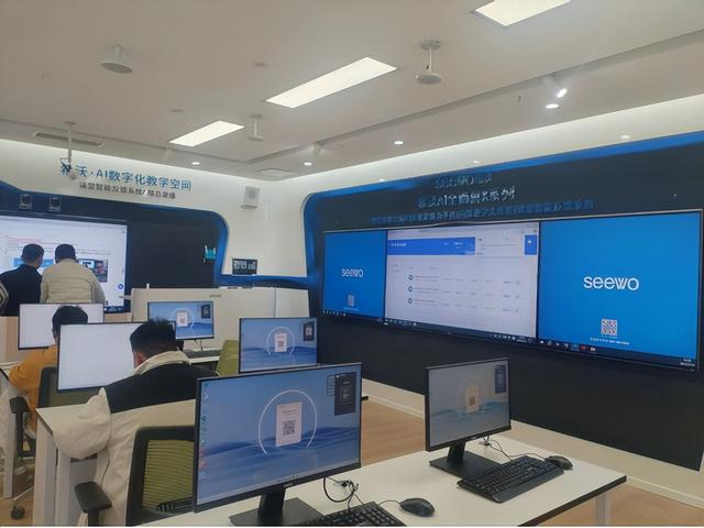 50岁以上人工智能使用率九成：免费工具成标配，责任成稀缺资源