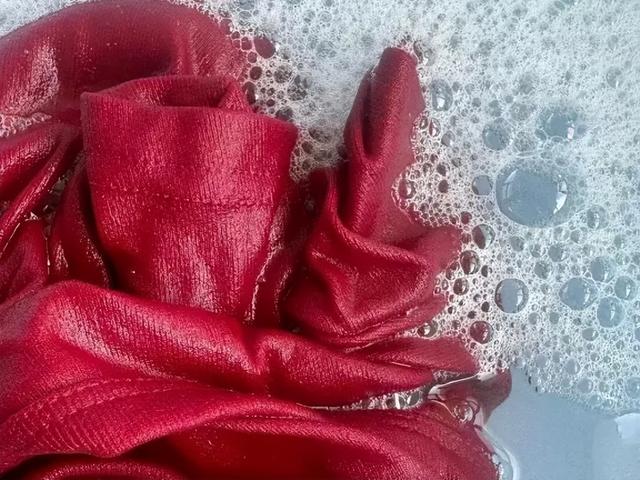 “毒衣服	”被曝光，致癌物超标，会改变DNA！这4种衣服谨慎购买