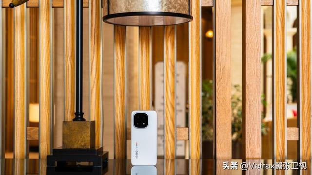 iQOO 15：以全能最强“光”，致玩家