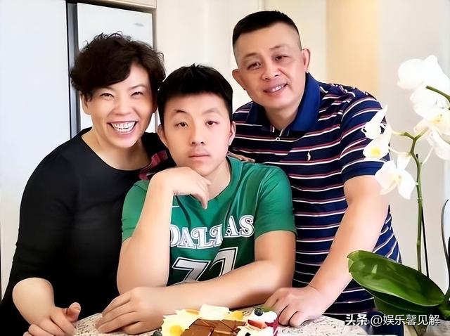 败光20亿、向洋人下跪、国籍成谜，邓亚萍身上的标签到底是真是假