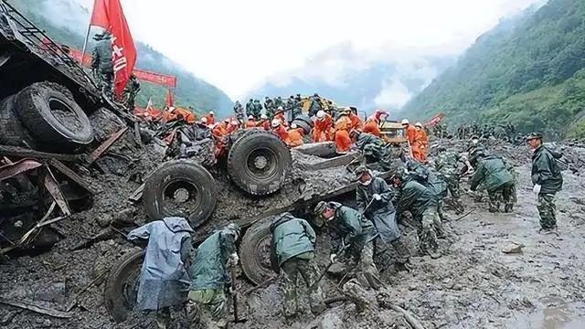贪污上亿、假慈善？被实名举报的韩红，如今连坐椅子都成了“错”