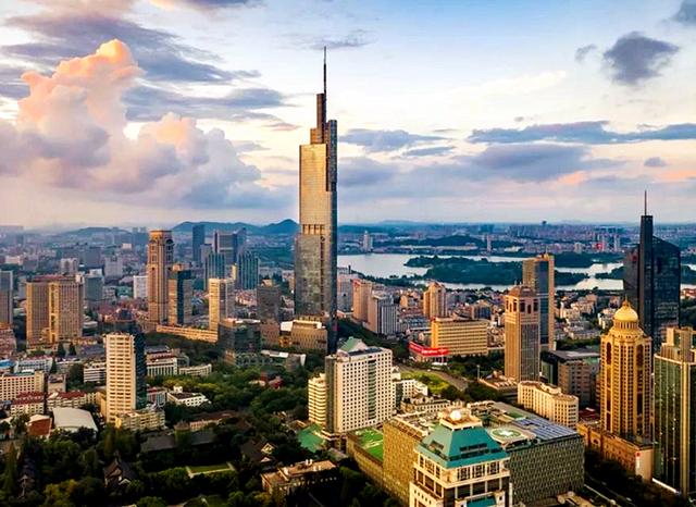 武汉与南京这俩个省会城市，有哪些独特地相同与不同之处呢？