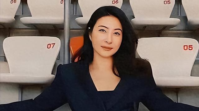 霍启刚没想到，44岁郭晶晶再传喜讯，让霍震霆和香港阔太圈沉默了