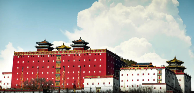 别再去三亚人挤人了！河北这座被低估的皇城，藏着半部清史