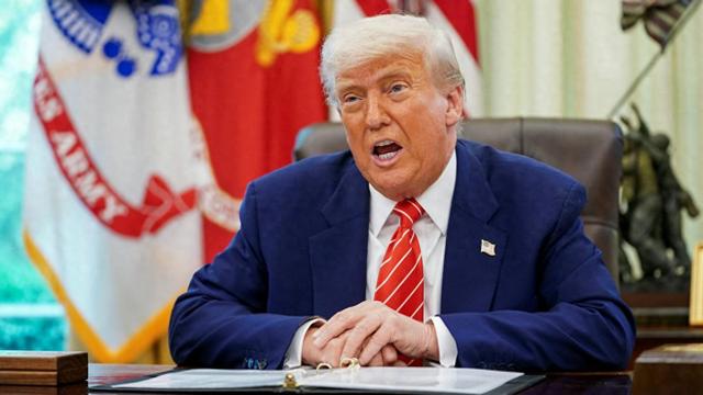 特朗普根本没想到，欧盟还没对中国加税100%，冯德莱恩先被催下台
