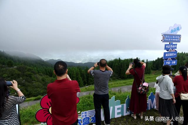 六盘水梅花山开启"童话+非遗"避暑季奇幻之旅
