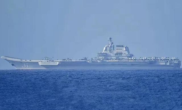 南海附近爆发对峙，中外航母交手，歼15升空迎敌，狭路相逢勇者胜